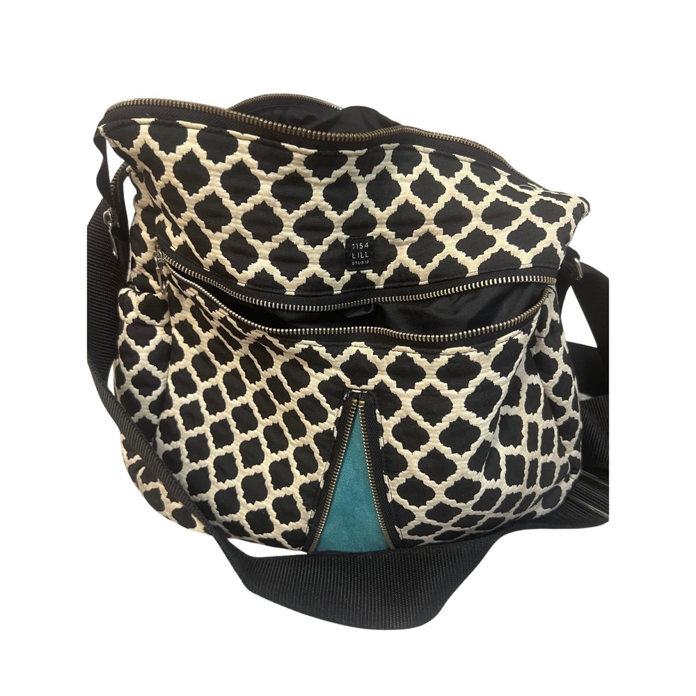 1154 Lill Studio Crossbody Bag Womens Geometric Quatrefoil Black White Teal Sz L
